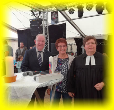 In diesem Jahr: Trialog-Predigt beim Marktgottesdienst im Festzelt mit Bürgermeister Klaus Rübesamen, Lektorin Jutta Barghop und Pastorin Birgit Faß (von links)     Foto: Kirchengemeinde